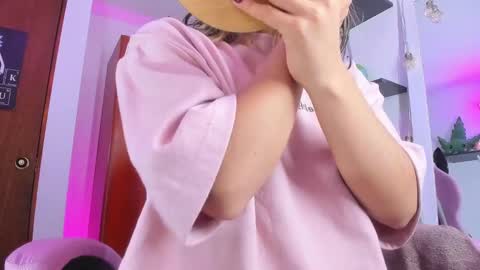 sara  online show from 02/05/25, 01:58