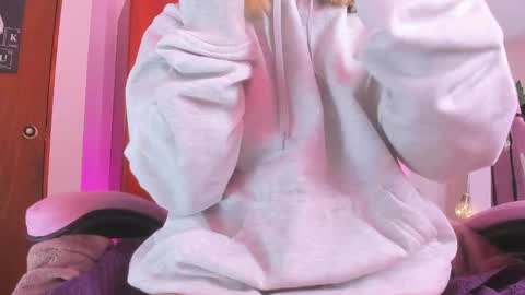 sara  online show from 02/11/25, 09:56