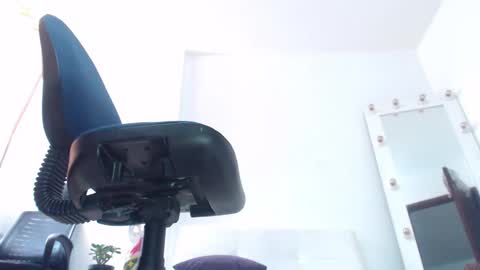 Snapshot of saralovens chatting on 03/25/26, 02:45 Saraloves online show from 03/25/26, 02:45