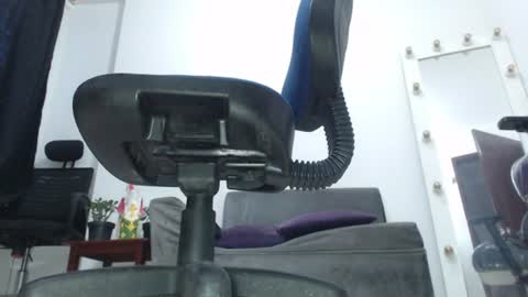 Snapshot of saralovens chatting on 07/04/26, 10:54 Saraloves online show from 07/04/26, 10:54
