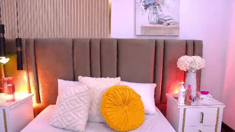 Sara Lugo  online show from 06/15/26, 07:05
