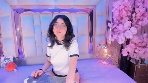 sara  online show from 11/11/25, 06:13