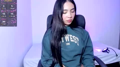 Snapshot of sarapalacios__ chatting on 11/29/25, 12:24 online show from 11/29/25, 12:24