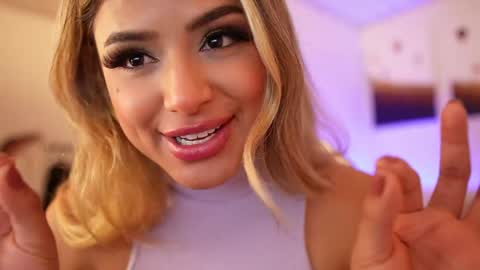 Sara online show from 01/11/25, 04:16