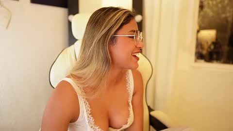 Sara online show from 02/01/25, 12:29