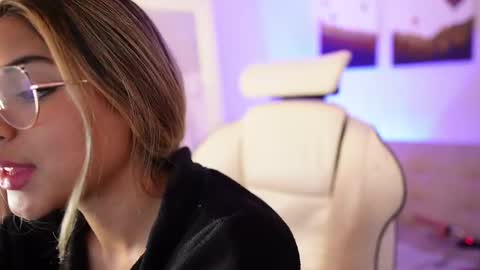 Sara online show from 02/11/25, 01:31