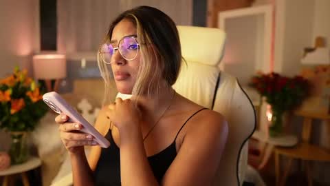 Sara online show from 03/12/25, 01:58