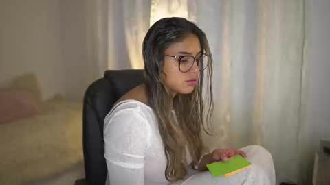 Sara online show from 09/23/25, 10:57