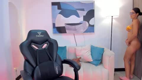 I am Sara  online show from 10/11/25, 10:30