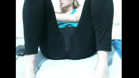 Snapshot of sarasexx33 chatting on 01/12/25, 03:28 sarasexx33 online show from 01/12/25, 03:28