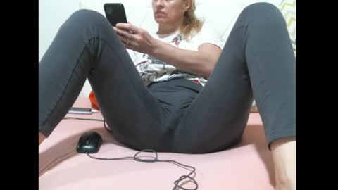 Snapshot of sarasexx33 chatting on 02/17/25, 04:20 sarasexx33 online show from 02/17/25, 04:20