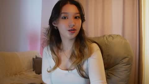 Snapshot of sarasuo chatting on 06/22/26, 04:53 Shara online show from 06/22/26, 04:53