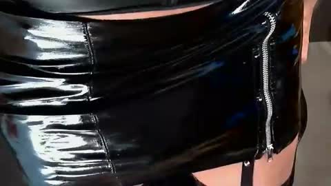 Snapshot of sarateasetv chatting on 02/07/25, 10:20 Anything you like online show from 02/07/25, 10:20