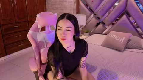 Snapshot of saratorresxx chatting on 04/23/26, 03:47 Sara online show from 04/23/26, 03:47