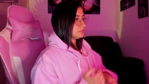 Snapshot of saratukkerr chatting on 02/15/26, 07:51 saratukkerr online show from 02/15/26, 07:51