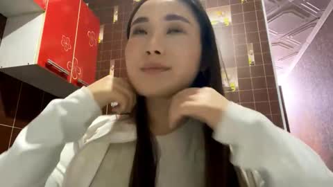 Snapshot of sarawaldhoff chatting on 03/13/26, 03:51 Niki online show from 03/13/26, 03:51