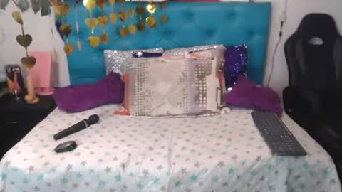 Sara Wills online show from 02/17/25, 01:10