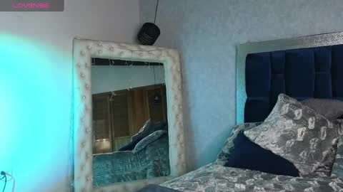 Snapshot of sarawilliamss_ chatting on 01/12/25, 10:23 Sara W online show from 01/12/25, 10:23