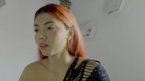 Snapshot of saray2312 chatting on 12/01/25, 07:41 Saray online show from 12/01/25, 07:41