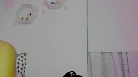 Snapshot of saray2312 chatting on 12/04/25, 11:24 Saray online show from 12/04/25, 11:24
