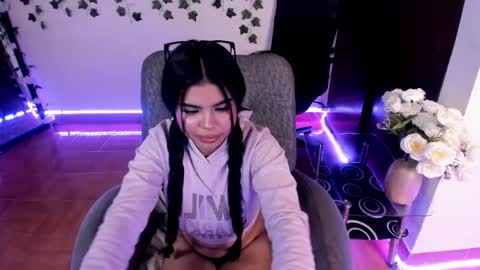 saray__jones online show from 01/17/25, 03:00