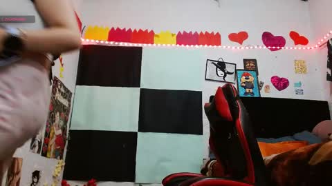 Snapshot of saray_extrovert1 chatting on 04/16/26, 04:35 Sara Jimenez online show from 04/16/26, 04:35