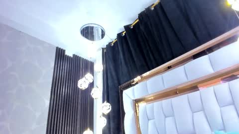 Snapshot of sarayroyse chatting on 10/17/25, 07:49 Saray online show from 10/17/25, 07:49