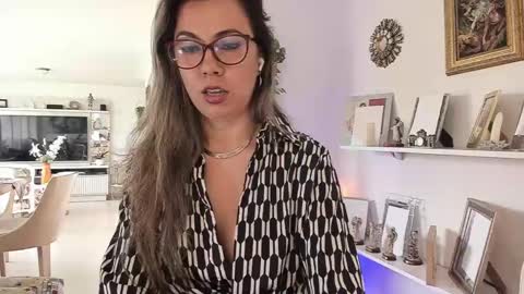 sarha online show from 02/11/25, 03:29