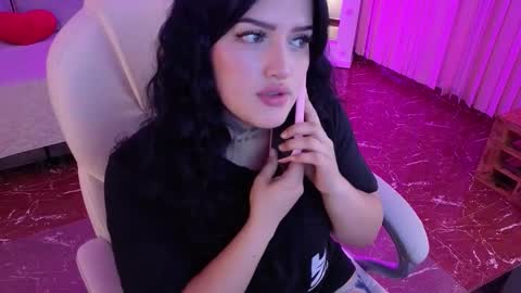 Snapshot of sari_belle chatting on 01/05/26, 08:12 Sari online show from 01/05/26, 08:12