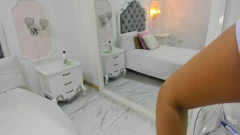 Snapshot of sarit_ chatting on 05/10/26, 11:48 sarit_ online show from 05/10/26, 11:48
