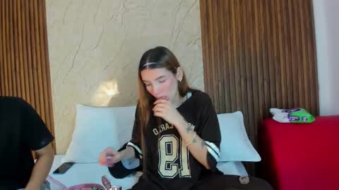 Snapshot of sarita_alexis chatting on 02/17/26, 11:29 SARIYA Y ALEXIS online show from 02/17/26, 11:29