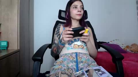 Snapshot of sarita_hornet chatting on 12/03/25, 11:36 sarai online show from 12/03/25, 11:36