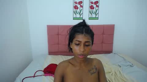 Snapshot of sarita_hot77 chatting on 12/28/24, 02:43 sarita_hot77 online show from 12/28/24, 02:43