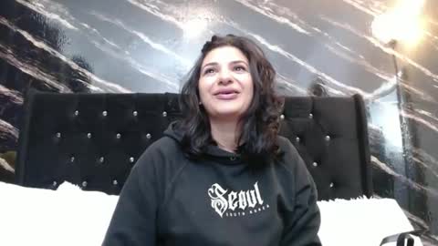 Snapshot of sarita_multisquirt chatting on 05/06/26, 05:14 Sara online show from 05/06/26, 05:14