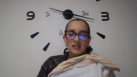 sarita_start online show from 11/25/25, 02:11