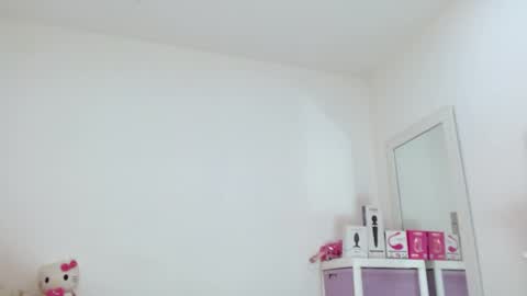 Snapshot of sasha_creamy chatting on 05/14/26, 01:01 Sasha Creamy online show from 05/14/26, 01:01