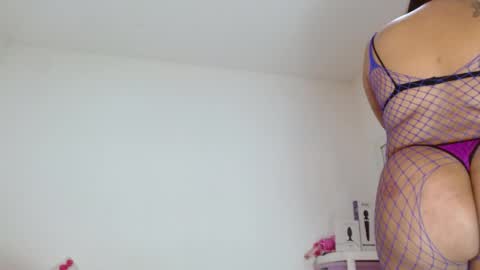 Snapshot of sasha_creamy chatting on 05/21/26, 08:27 Sasha Creamy online show from 05/21/26, 08:27