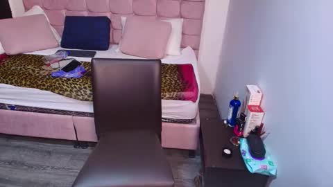 Snapshot of sasharosee2 chatting on 09/18/25, 11:56 S A S H A R O S E online show from 09/18/25, 11:56