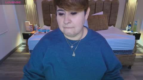 Snapshot of sasharosee2 chatting on 10/04/25, 12:03 S A S H A R O S E online show from 10/04/25, 12:03