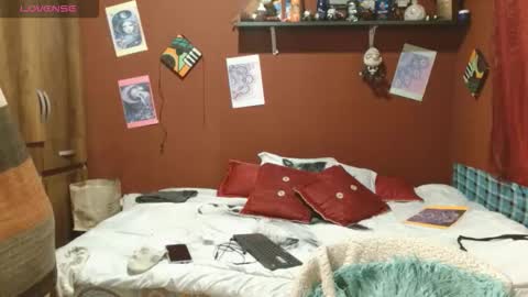 Snapshot of sasharosee2 chatting on 10/15/25, 12:05 S A S H A R O S E online show from 10/15/25, 12:05