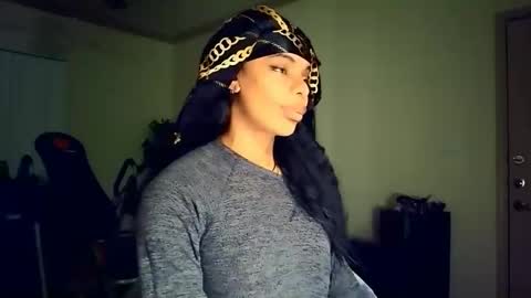 Snapshot of sashastrokes chatting on 12/18/25, 02:17 MISTRESS STROKES online show from 12/18/25, 02:17