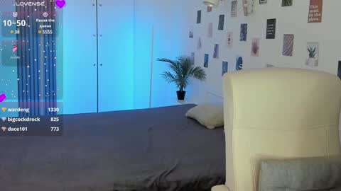 Snapshot of sashasunlight chatting on 01/20/25, 01:32 Sasha online show from 01/20/25, 01:32