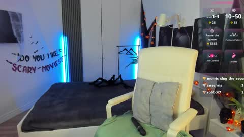 Snapshot of sashasunlight chatting on 10/29/25, 02:41 Sasha online show from 10/29/25, 02:41