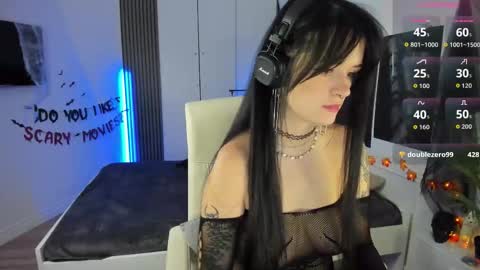 Snapshot of sashasunlight chatting on 10/31/25, 02:40 Sasha online show from 10/31/25, 02:40