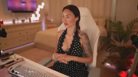 Snapshot of sashawest_official chatting on 03/16/26, 04:55 sashawest_official online show from 03/16/26, 04:55