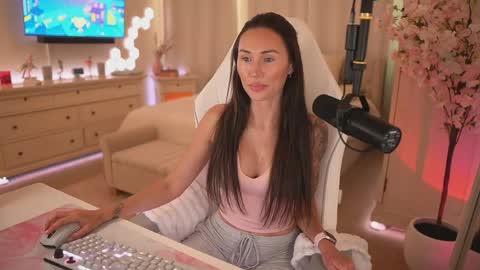 Snapshot of sashawest_official chatting on 04/14/26, 04:02 sashawest_official online show from 04/14/26, 04:02
