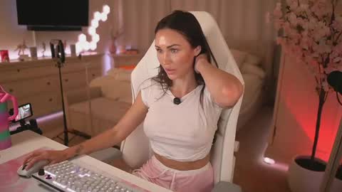 Snapshot of sashawest_official chatting on 04/16/26, 11:51 sashawest_official online show from 04/16/26, 11:51