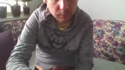 Snapshot of sasko877 chatting on 01/11/25, 01:01 sasko877 online show from 01/11/25, 01:01