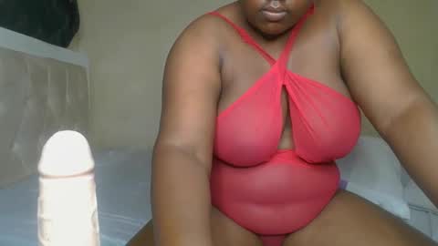 Snapshot of sassie_bee chatting on 12/01/24, 10:43 sassie_bee online show from 12/01/24, 10:43