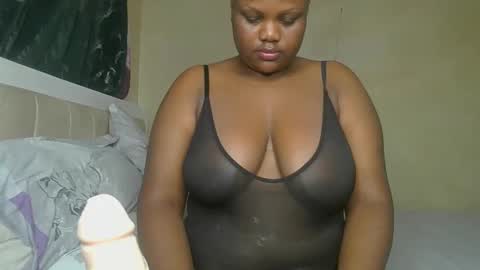 Snapshot of sassie_bee chatting on 12/12/24, 03:21 sassie_bee online show from 12/12/24, 03:21